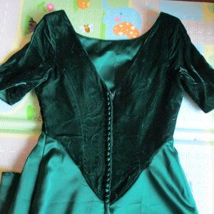 VTG Emerald Green Velvet, Bridgerton/Regency inspired Alfred Angelo Dress